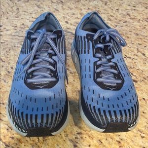 Hoka One Clifton 5